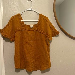 Short sleeve blouse, hardly worn, size M.